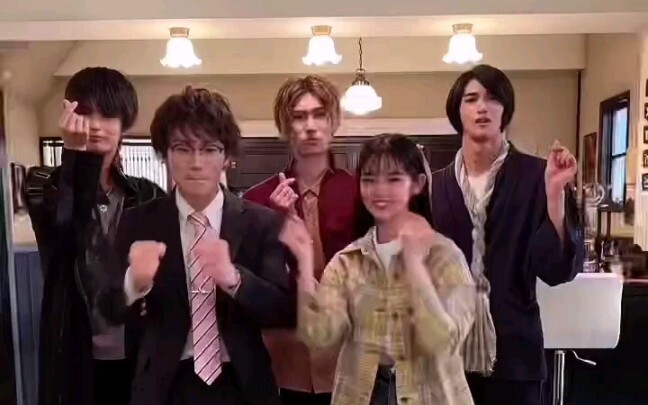 【暴太郎战队】演员们拍的抖音 好可爱！
