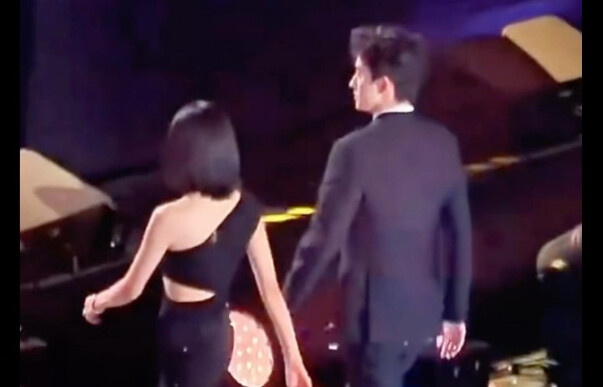 Tôn Thiên và Ngao Thụy Bằng bước trên sàn diễn như đi dạo, đến giờ vẫn chưa thấy có gì tệ về việc ca