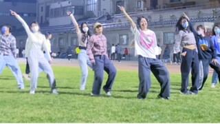 Đêm chạy bộ ở Đại học Bắc Kinh, nhưng Red Baby! ! Flashmob Feel My Rhythm với rất nhiều người～Red Ve