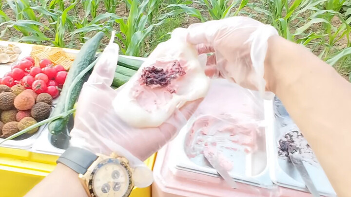 اليوم المئة في بيع البضائع بالشارع.. مصاب برهاب الاجتماعيات قليلًا، لذا خرجت إلى مكان خالٍ لأتمرّن ع