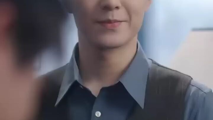 Aduh, dia orang terhebat di kantor tapi jatuh cinta diam-diam padaku!
