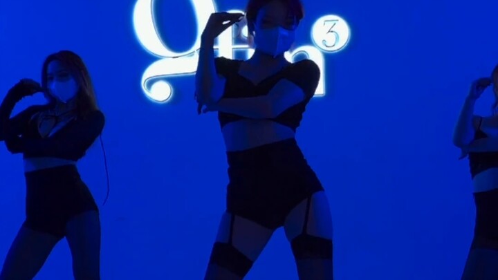 [แน่นอนว่าฉันต้องเซ็กซี่มากๆ] ฉันเบื่อที่จะพูดถึงว่าตัวเองดูดีแค่ไหนแล้ว