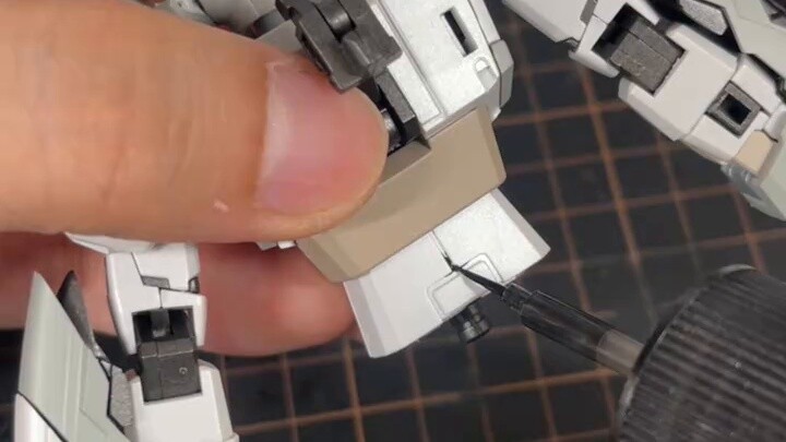 Berbagi alat model Gundam yang berguna