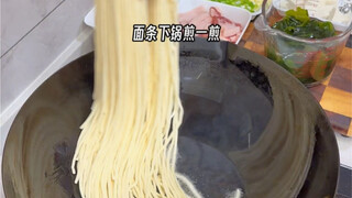 Cooking at home, I heard that everyone likes stir-fried noodles