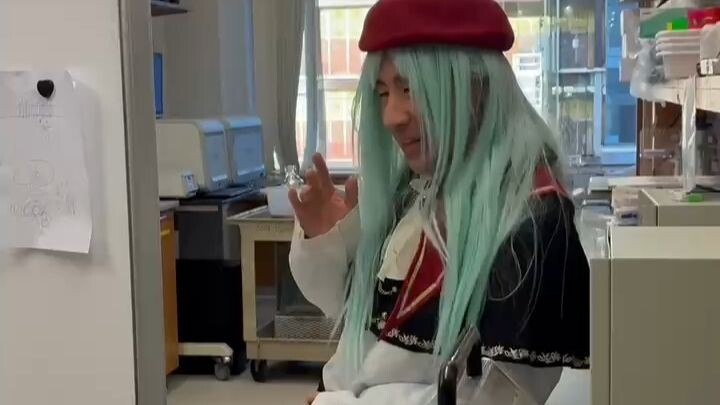 วิดีโอ “อาจารย์ที่ถูกสร้างโดย Sora2 ยอมสละความเป็นมนุษย์ในห้องแล็บ”