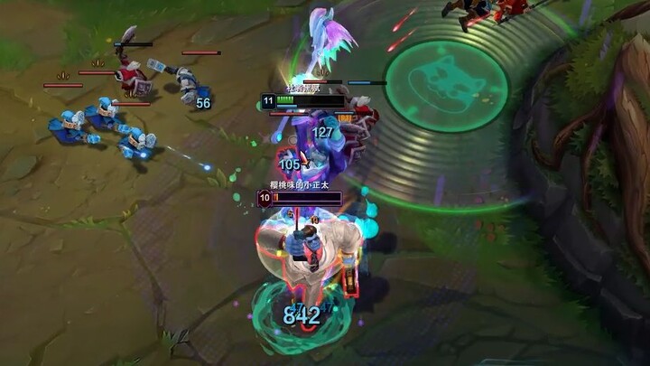 Seeing Mundo pull out the Doghead as a counter, even his fierce spear thrusts are all for naught!