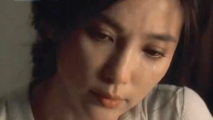 No wonder so many actors try their luck in Hollywood—only she never has makeup that looks out of pla