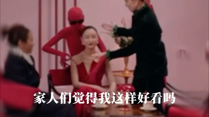 Ni Ni's clothes are 100% funny, and Song Jia putting sunglasses on her is 10000% funny