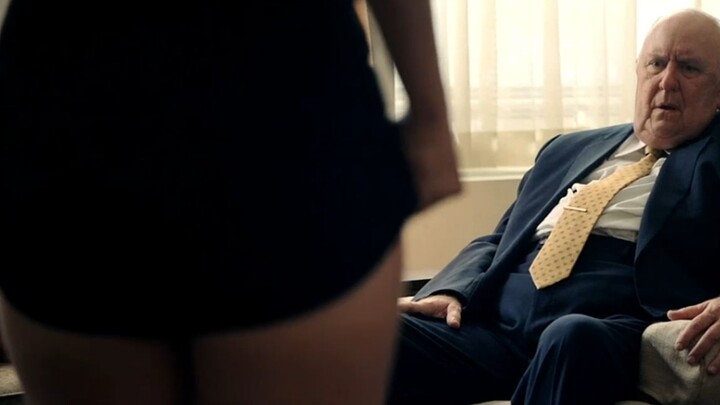 【Xiaoxia】Blockbuster "Explosive News": A Short Skirt Shakes Up America's Largest TV Network!