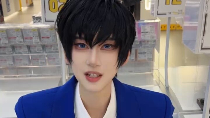 I was working part-time when I suddenly started drawing cards.