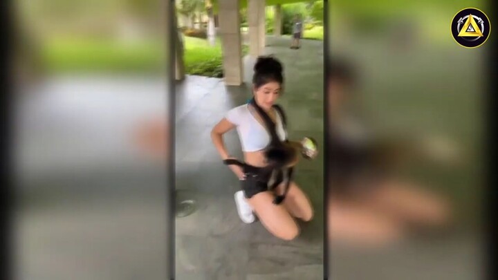 Camera vô tình ghi lại những tình huống trớ trêu và hài hước nhất trong cuộc sống