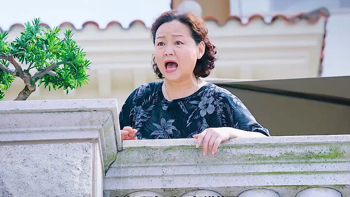 A country boy gets looked down upon in the big city, but secretly he’s a total protective older brot