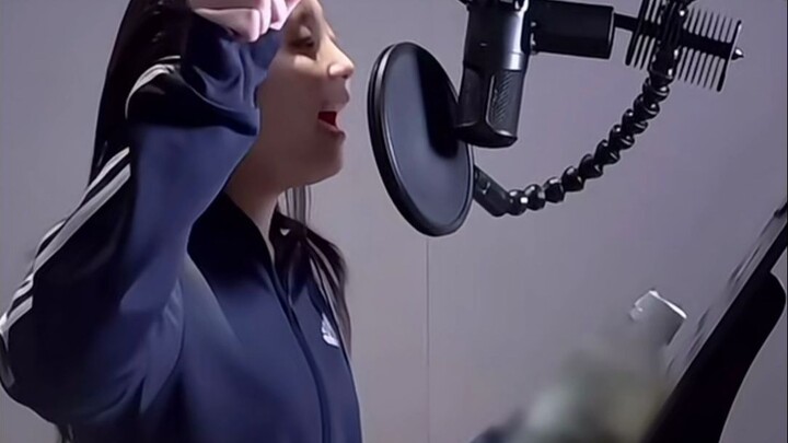 There are very few female idols who can hit high notes for three or more verses—do you know any othe