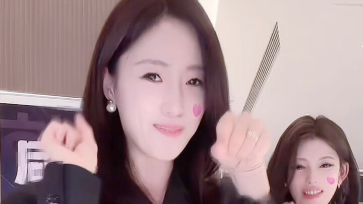 Ham Eun-jung biểu diễn các ca khúc “Day By Day”, “No.9” và “Bo Peep Bo Peep” trong phòng phát sóng b