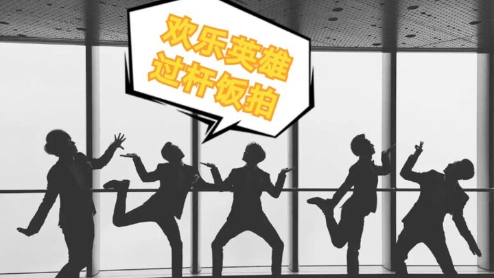 Boy grup MIC, Happy Heroes, merekam video sebagian penampilan mereka