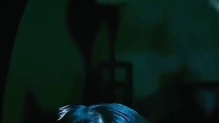 Who plays the king bomb at the beginning?