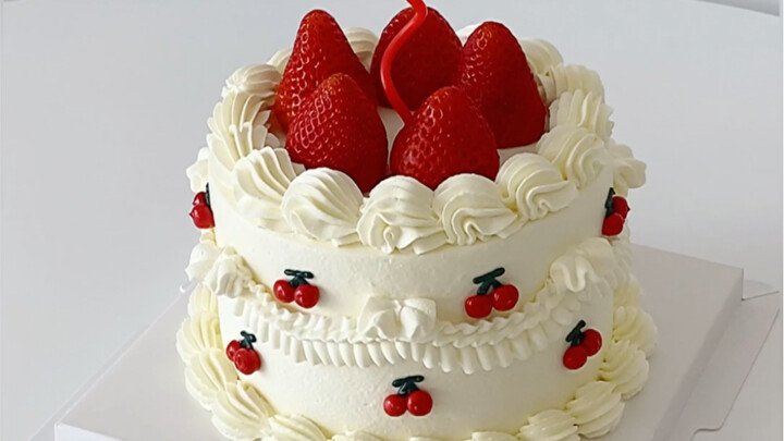 ดื่มด่ำกับการทำเค้ก / เค้กสตรอว์เบอร์รีขนาด 4 นิ้ว