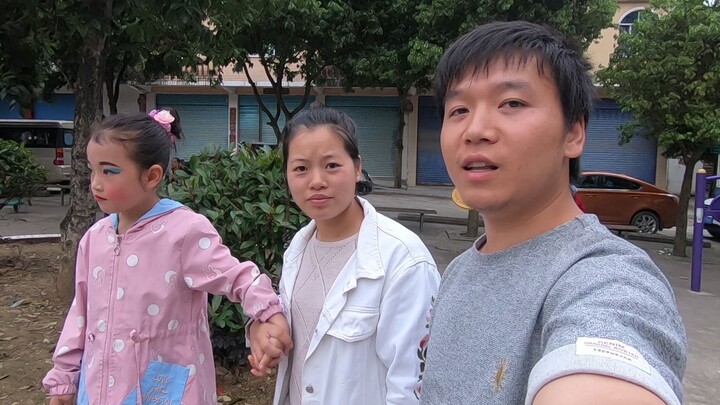 I paid 900 yuan to enroll Panpan in a dance training class. Let's see how the baby learns in half a 