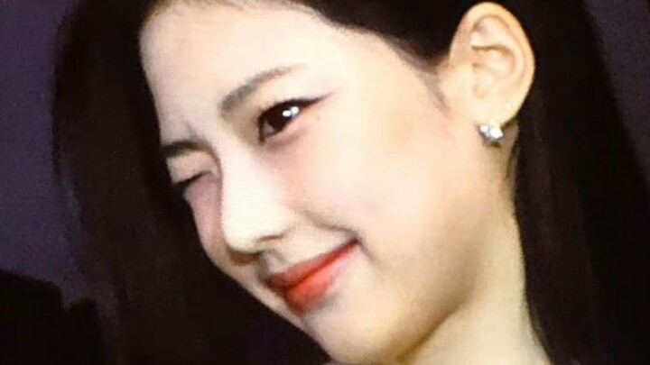 ศักดิ์ศรีของนักเต้นหลัก! มอบรองเท้าส้นแบนให้เธอ แล้วเธอจะเข้าสู่โซนแห่งความโดดเด่น! [RUKA รู้จักท่าเ