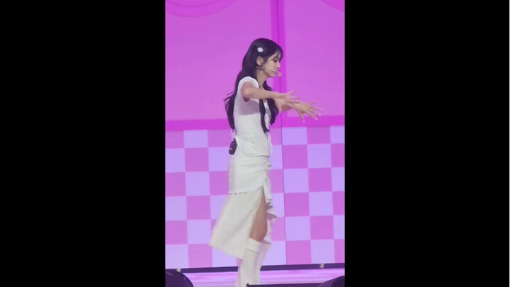 [นานาเอะ มินามิ] ฮอตมาก! ชวนเธอมาแชทกับทั้งเกิร์ลกรุ๊ปและบอยกรุ๊ป! เธอเรียนรู้เร็วและคุยเก่ง! "หมอหญ