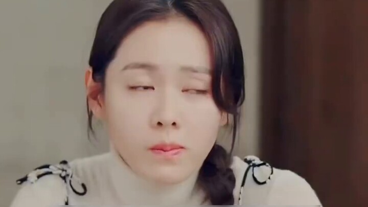 She will never eat anything in three bites. Yoon Se-ri, the picky eater princess, will eat up all of