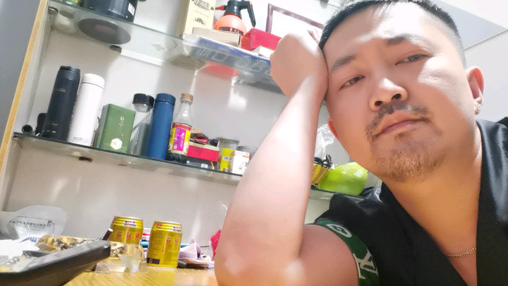 โดนกองทัพใหญ่จับตัวไปแล้ว ทำยังไงดี? รอคำตอบอยู่ออนไลน์เลย รีบมาก!