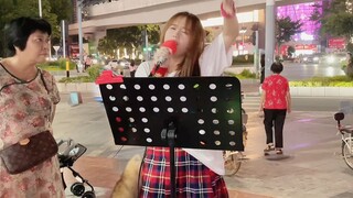 Ye Qing is back! The girl sings "Dragon Ball" on the street, and the prelude is filled with memories