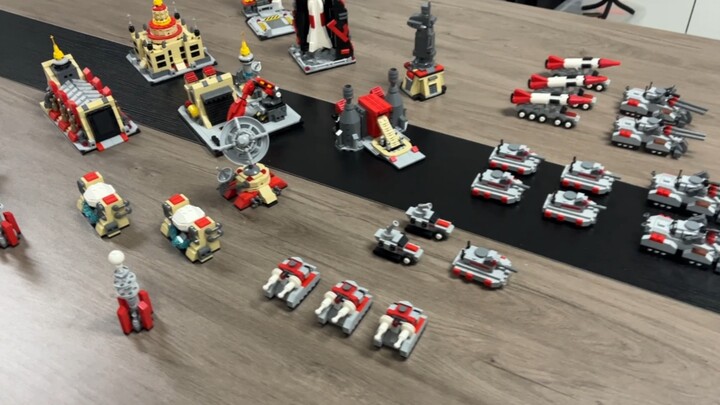 Moc บล็อคก่อสร้างที่สร้างสรรค์ของ Qicai ฐานทัพโซเวียตของ Red Alert 2 ได้รับการเปลี่ยนเป็นโมเดลบล็อคเ