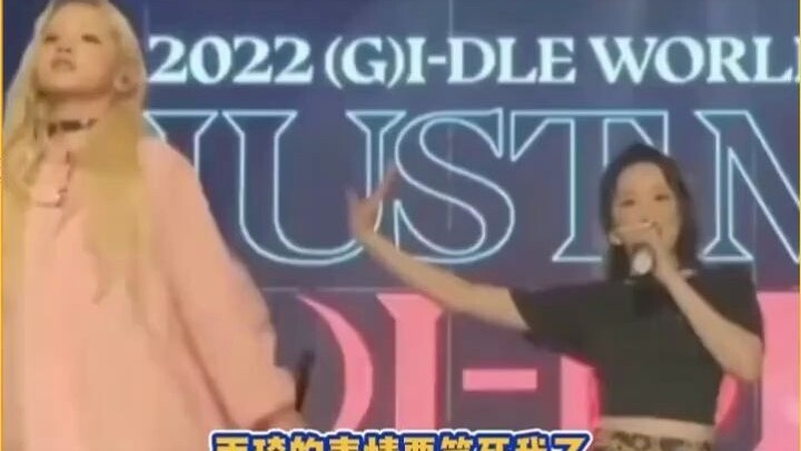 Cười chết mất thôi với nụ cười vừa ngại ngùng lại vừa lịch sự của Vũ Kỳ! Haha哈哈哈~