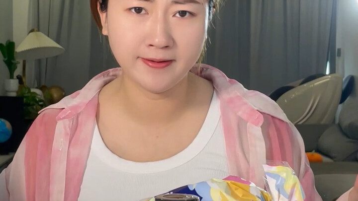 Tantangan camilan paling asam, kira-kira permen piring terbang bisa menempati posisi keberapa ya?