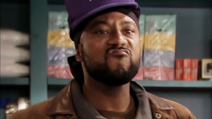 他最近可能有失眠的困扰