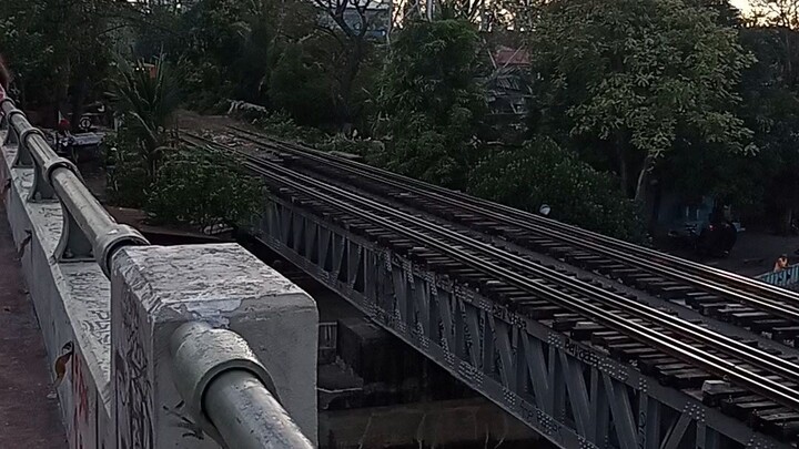 train Coming