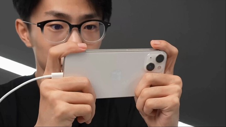 Is Charging While Using Your Phone Killing the Battery?