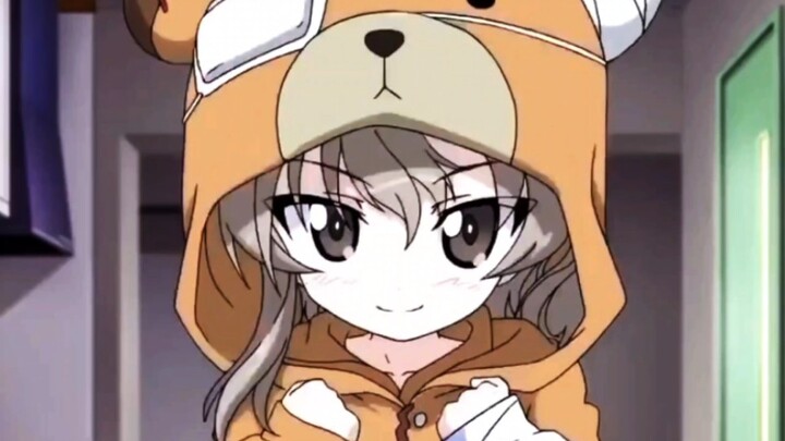 The little bear nods so cute