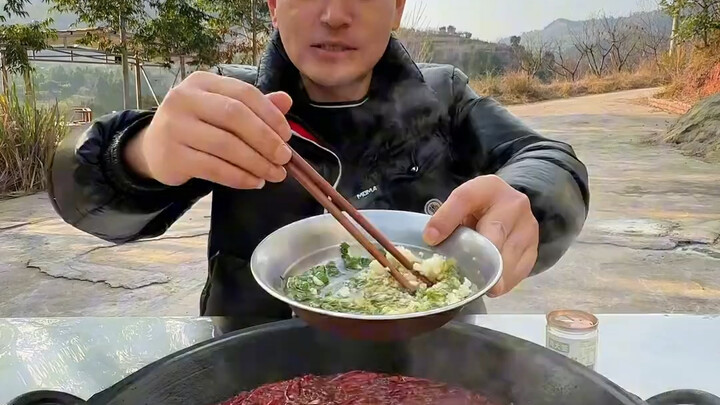 Having hot pot with thousand-layer tripe