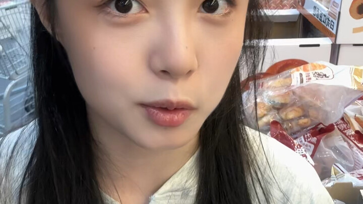 คู่รักยากจนจะซื้ออะไรเมื่อไปเดินเล่นที่แซมส์คลับ