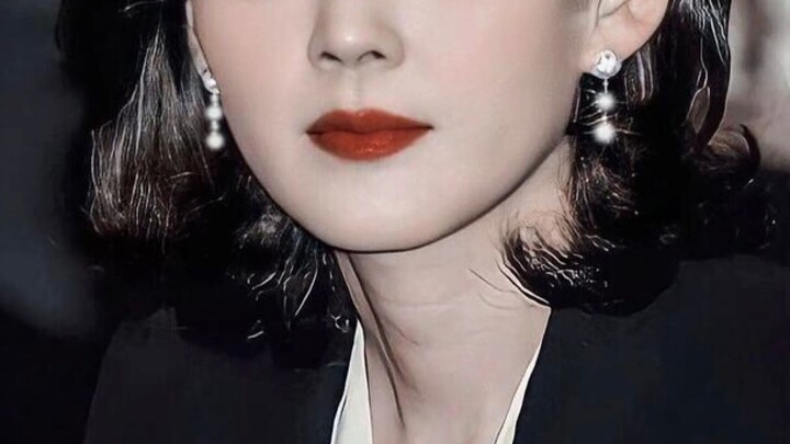 The eldest princess of a top chaebol family dares to be called a rich flower
