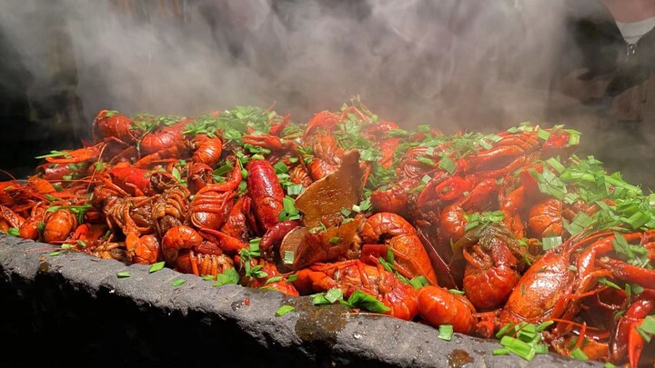 Summer evening breezes go perfectly with crayfish—just a simple late-night snack!