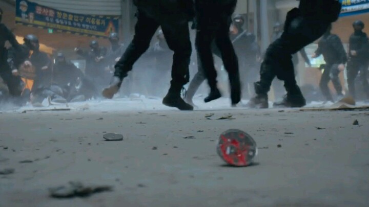 Cashero Fight Moment 😎  Only in MeTV