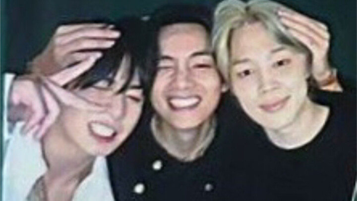 The maknae line!!! The three greatest chas of this year!