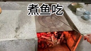 أطبخ السمك للقطط الضالة