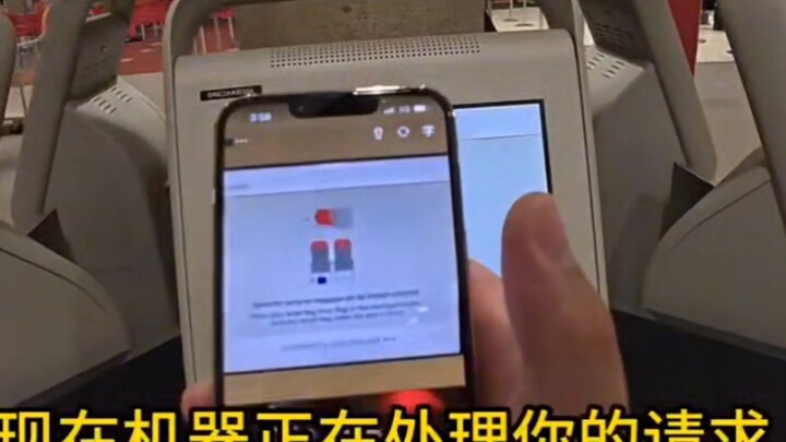 A video of Chinese passengers using bean buns on a flight abroad has gone viral online, racking up o