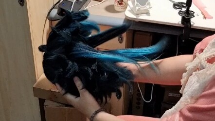 في هذه الأثناء، أصدر سيد واحد صوت انفجار حاد.