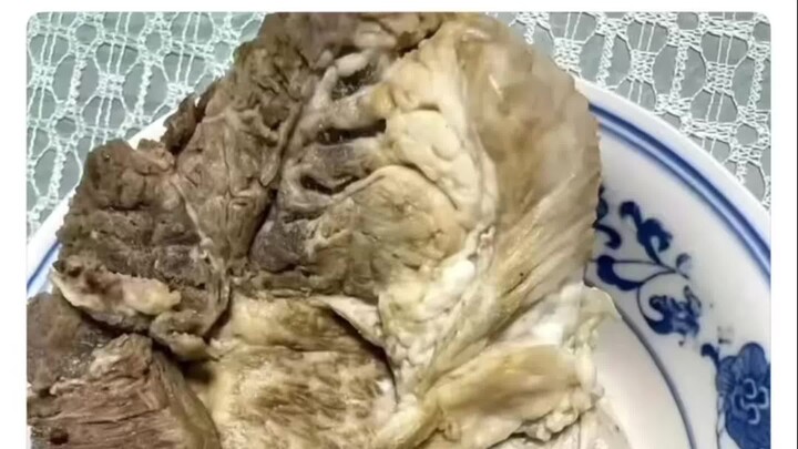 جدي وجدتي طهيا لحم الواغيو خاصتي...