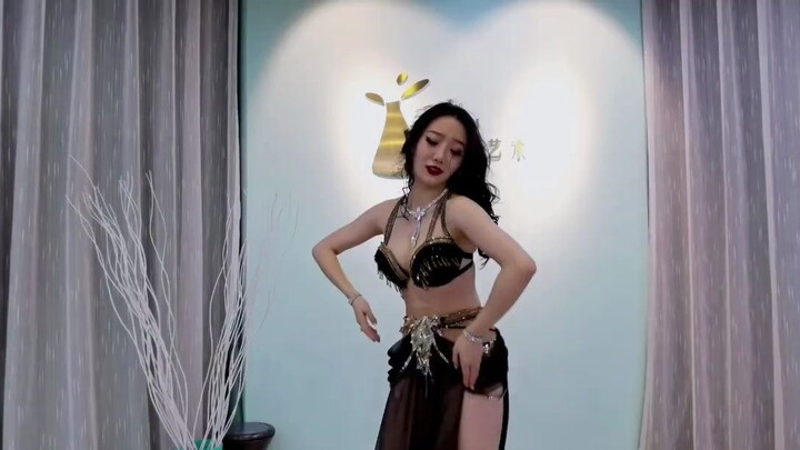 เพลงเต้นรำหน้าท้องสุดคลาสสิก "awedt Aini"