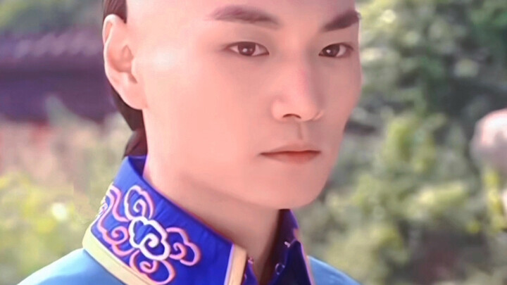 Inilah yang disebut akting berkualitas dengan daya ledak tinggi: bahkan saat berbaring di lantai sam