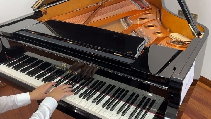 Apa yang terjadi ketika Anda memainkan bunga yang belum pernah terdengar di grand piano