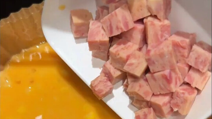 Makan malam para pekerja keras terlihat seperti ini