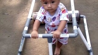 Alat canggih melatih anak untuk berjalan