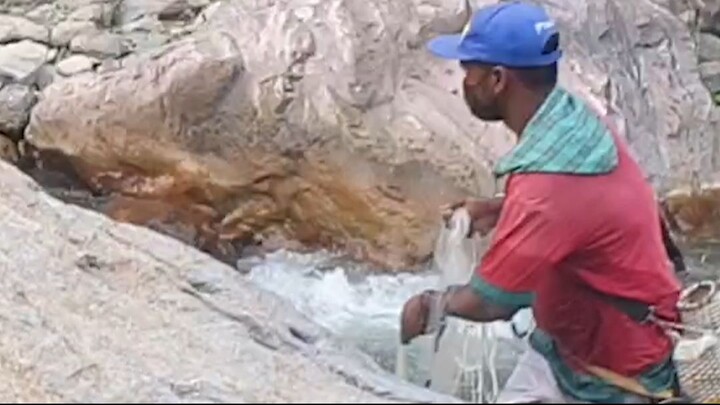 cast net fishing in Nepal | himalayan trout fishing with hand made cast net |